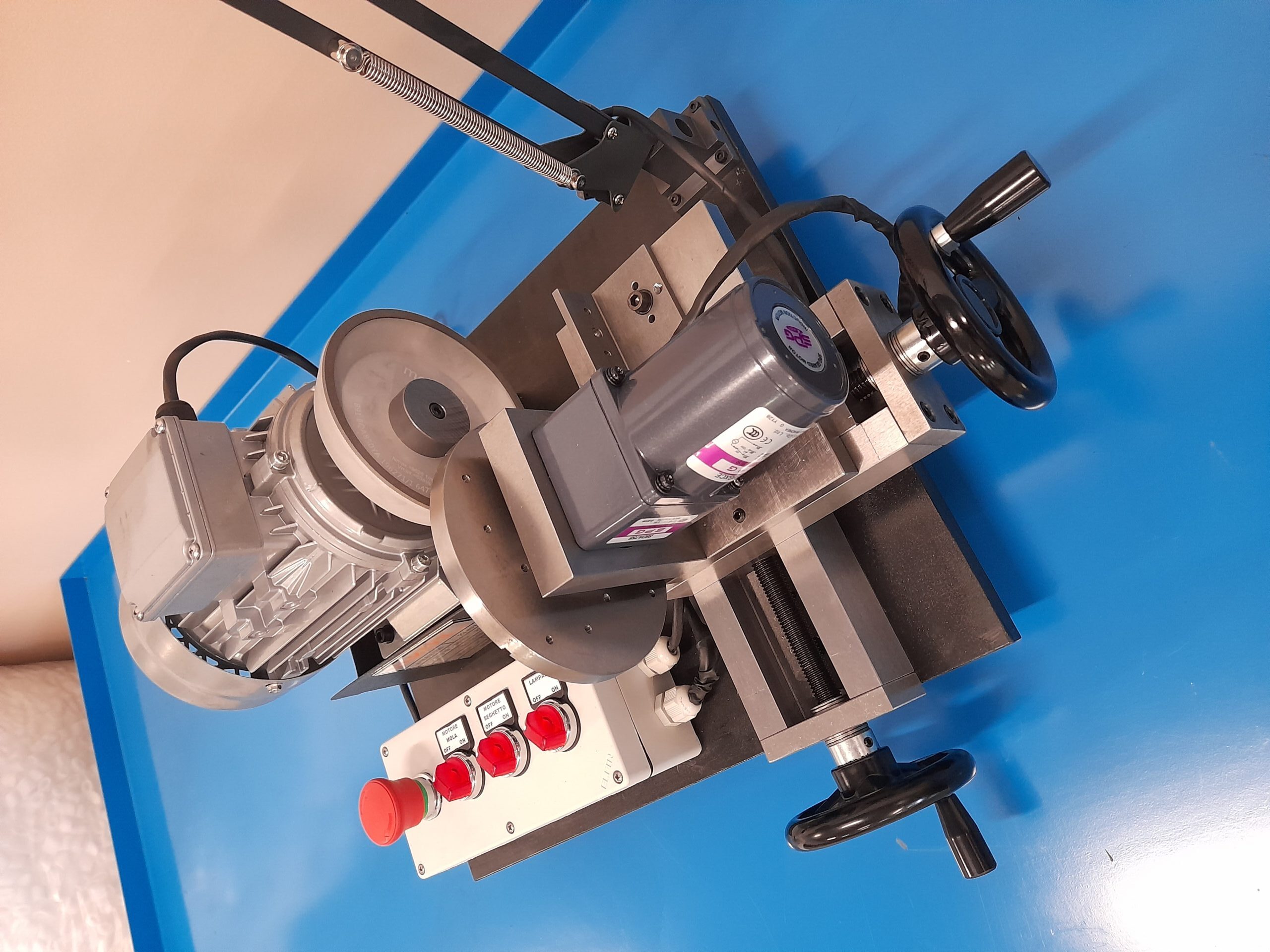 Macchina affilatrice per seghette e coltellini Macchina